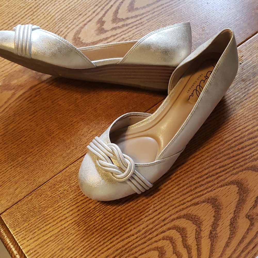 Shoes - Picture 2 of 3